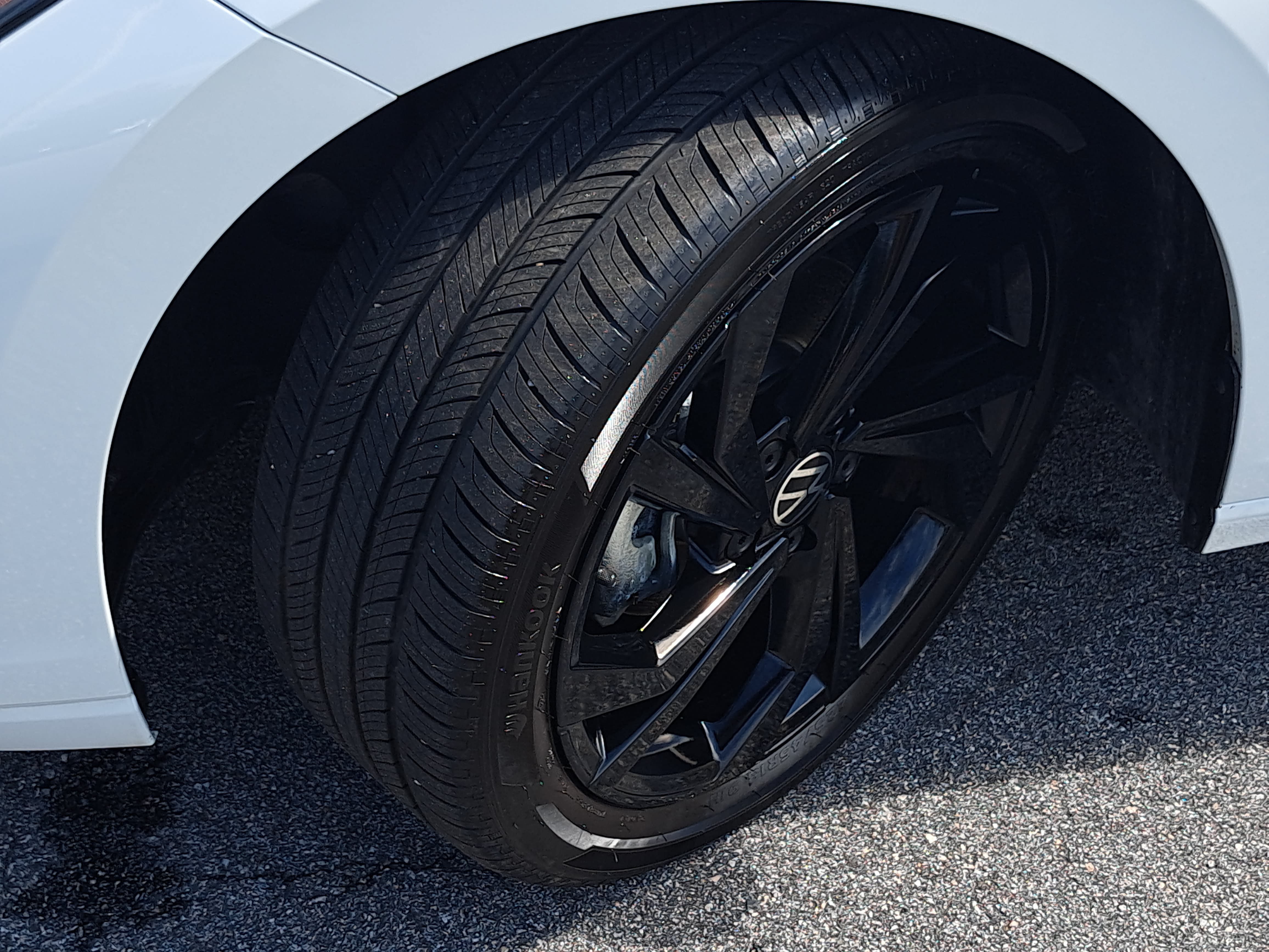 Certified 2025 Volkswagen Jetta SE w/ Black Wheel Package FWD image 29