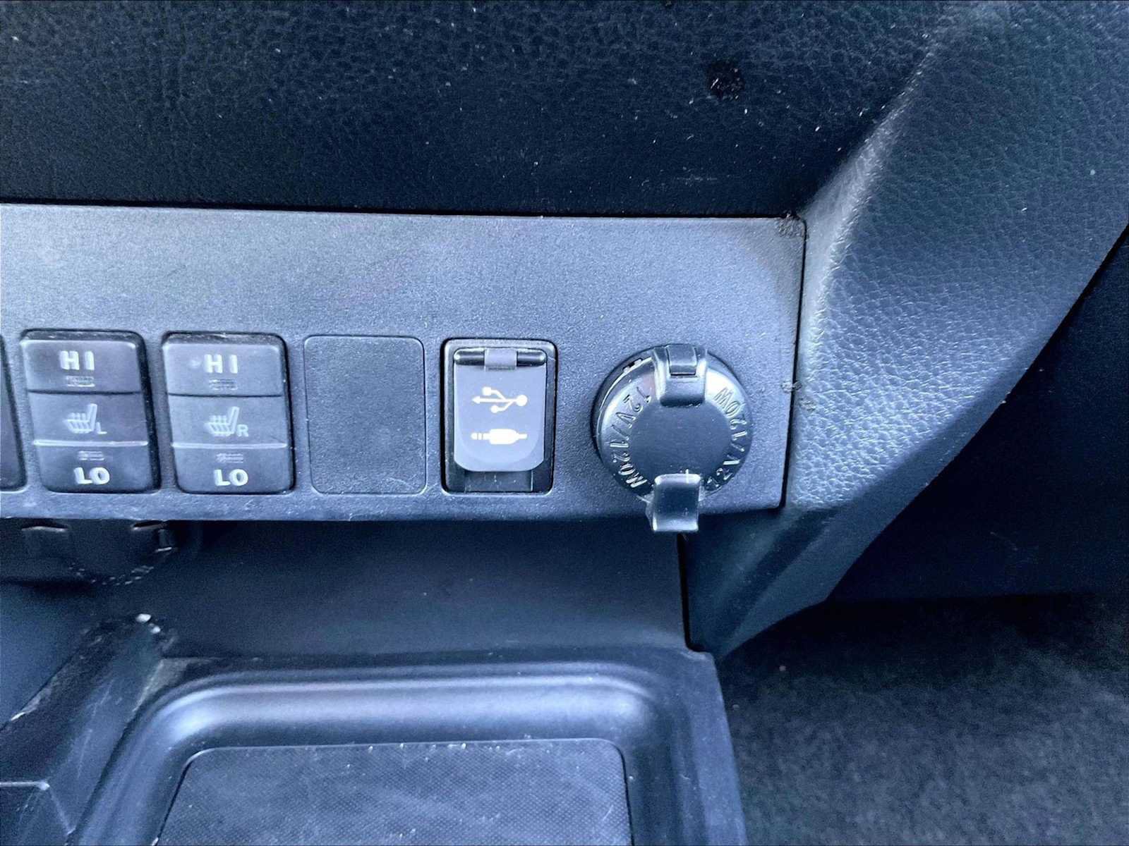 Used 2018 Toyota RAV4 Limited w/ Advanced Technology Package AWD/4WD image 33