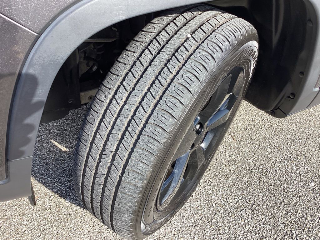 Used 2019 Jeep Cherokee Latitude Plus image 19