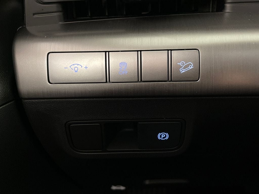 Certified 2025 Hyundai Kona SEL FWD image 30