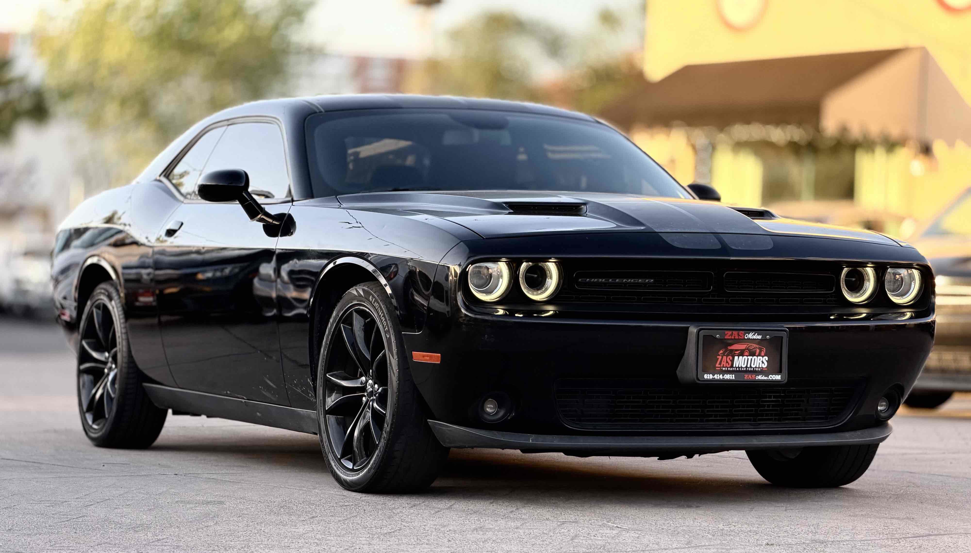 Used 2017 Dodge Challenger SXT w/ Blacktop Package RWD image 4