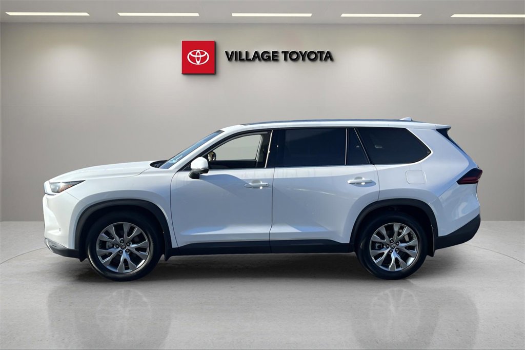 Used 2025 Toyota Grand Highlander FWD image 2