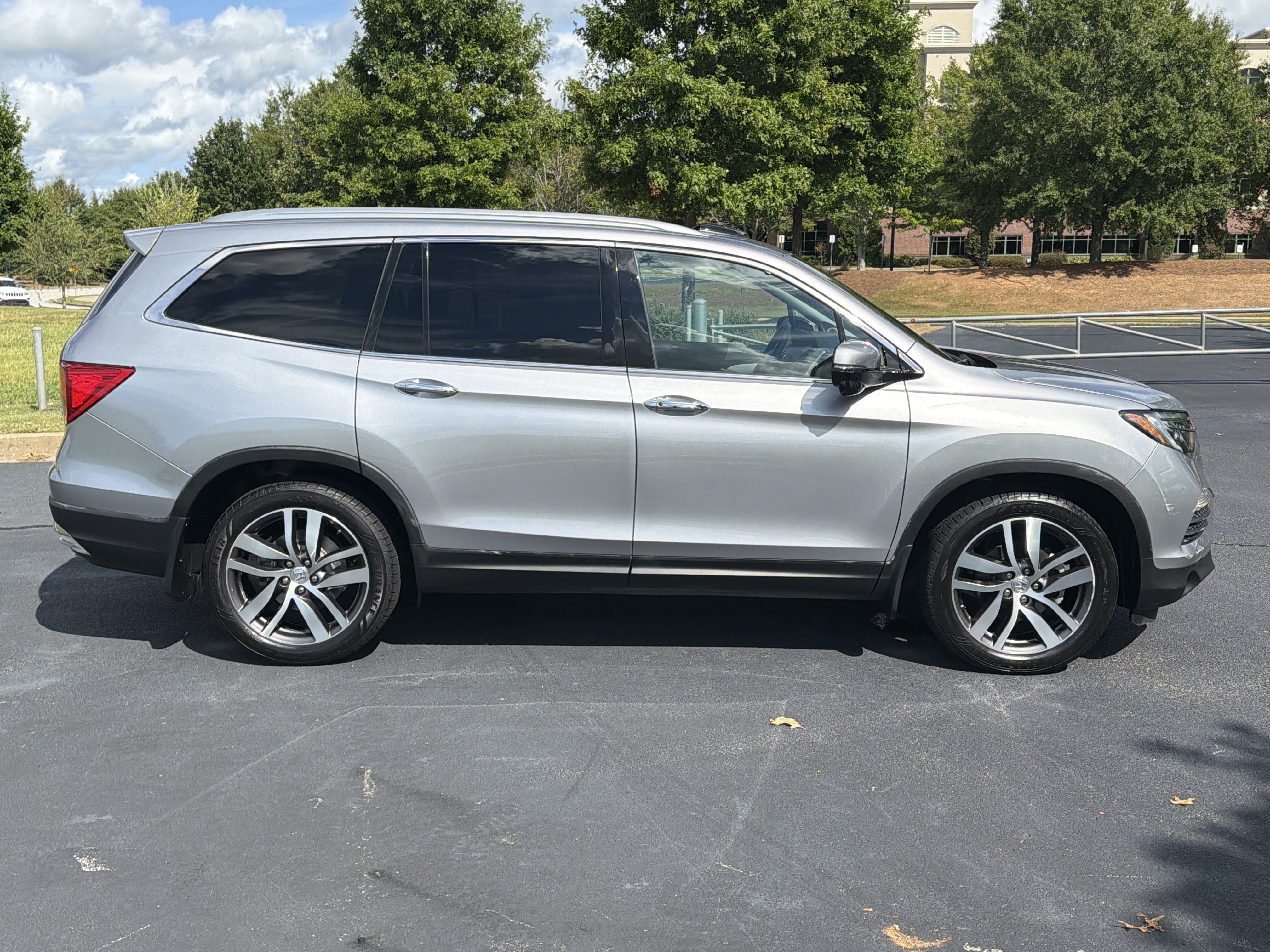 Used 2016 Honda Pilot Touring image 10