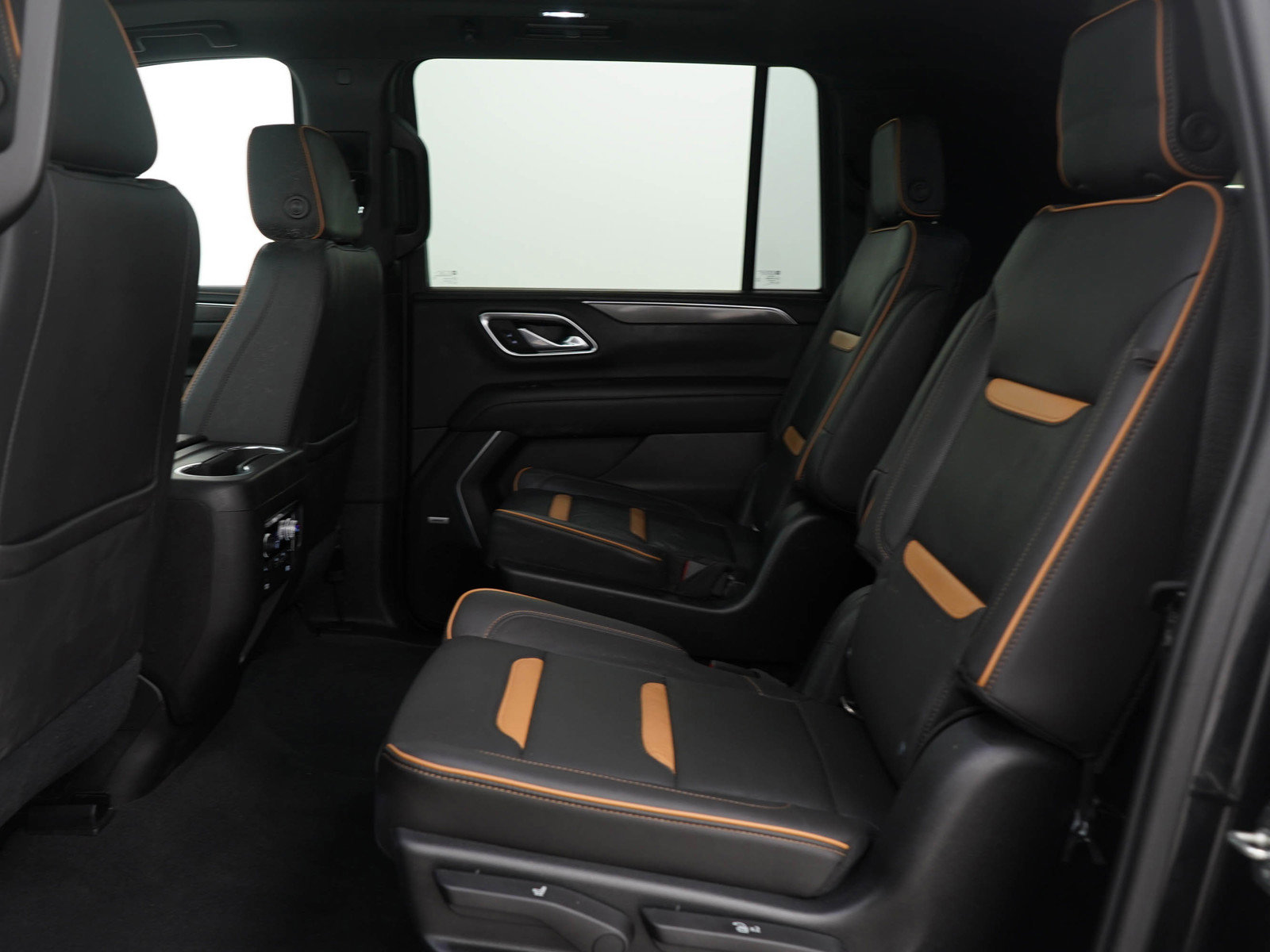 Used 2021 GMC Yukon XL AT4 w/ Technology Package image 16