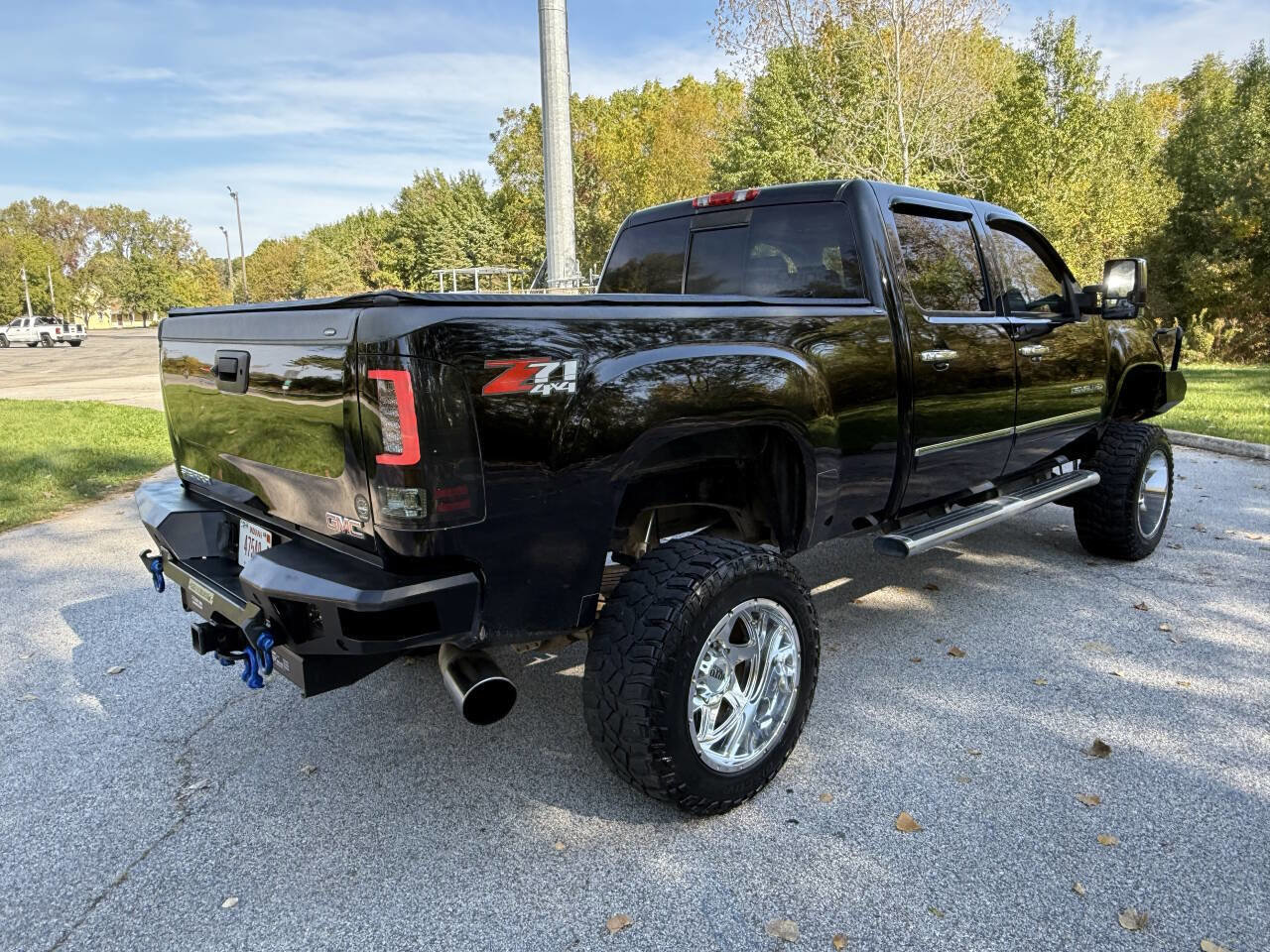 Used 2011 GMC Sierra 2500 Denali w/ Suspension Package, Off-Road image 7