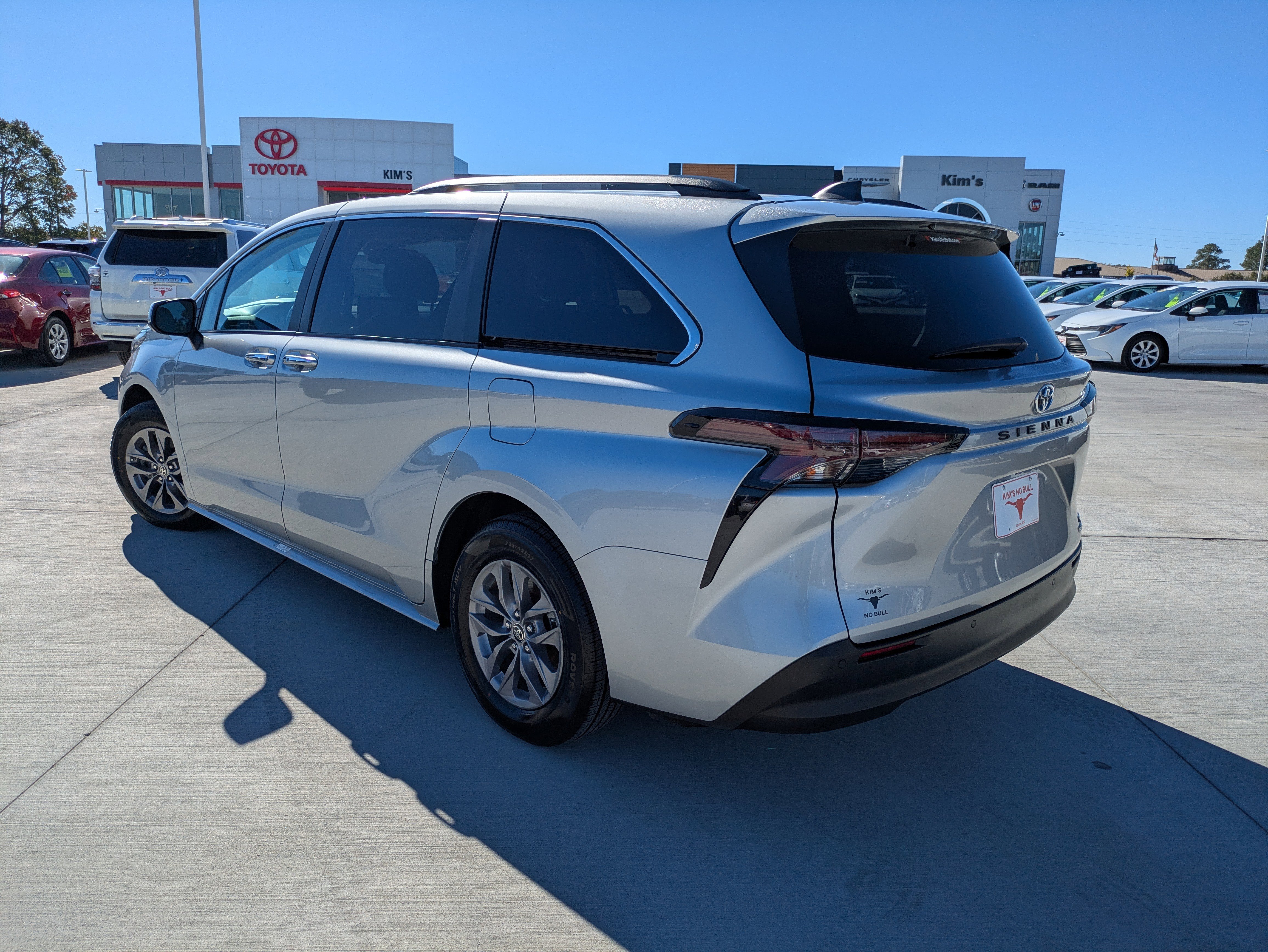Certified 2023 Toyota Sienna XLE image 5