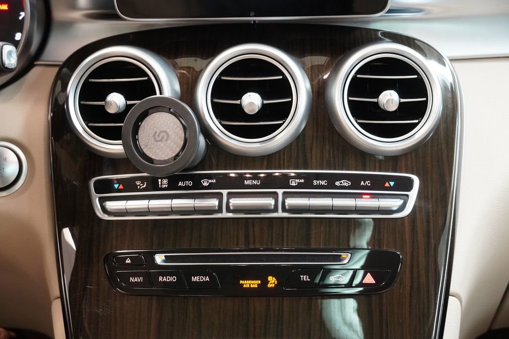 Used 2017 Mercedes-Benz GLC 300 4MATIC image 23