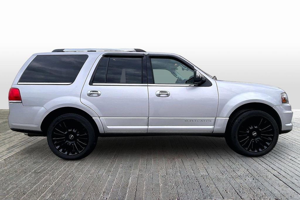 Used 2015 Lincoln Navigator 4WD w/ Equipment Group 101A Reserve image 8