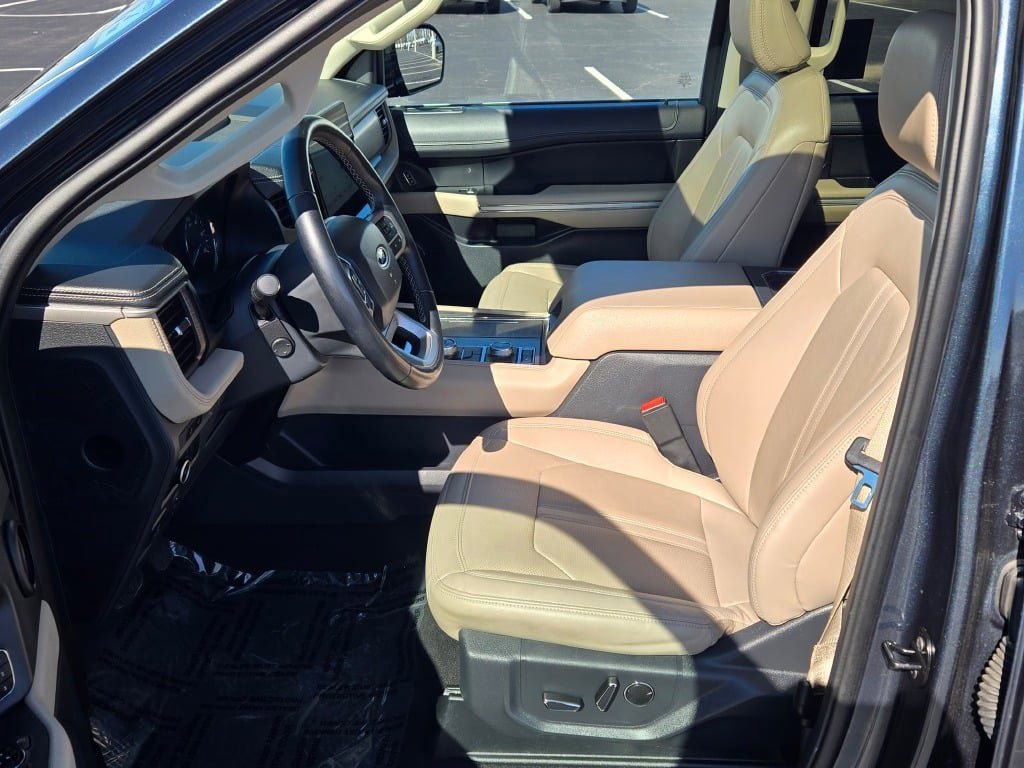 Used 2024 Ford Expedition Limited image 26