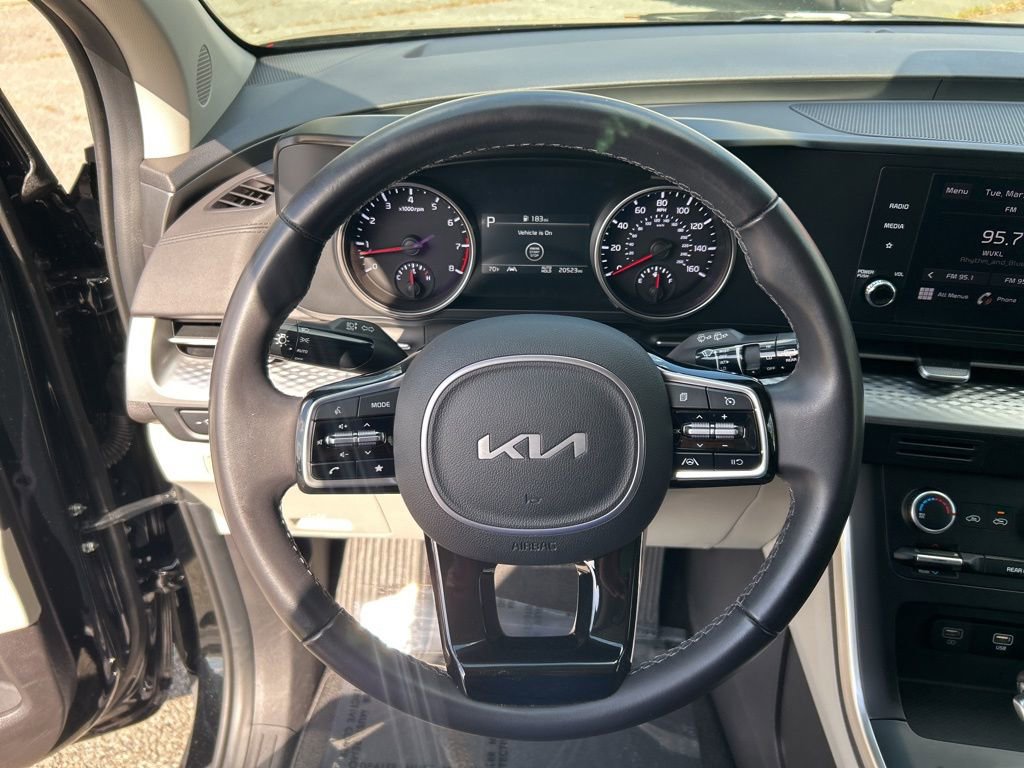 Used 2024 Kia Carnival LX image 19