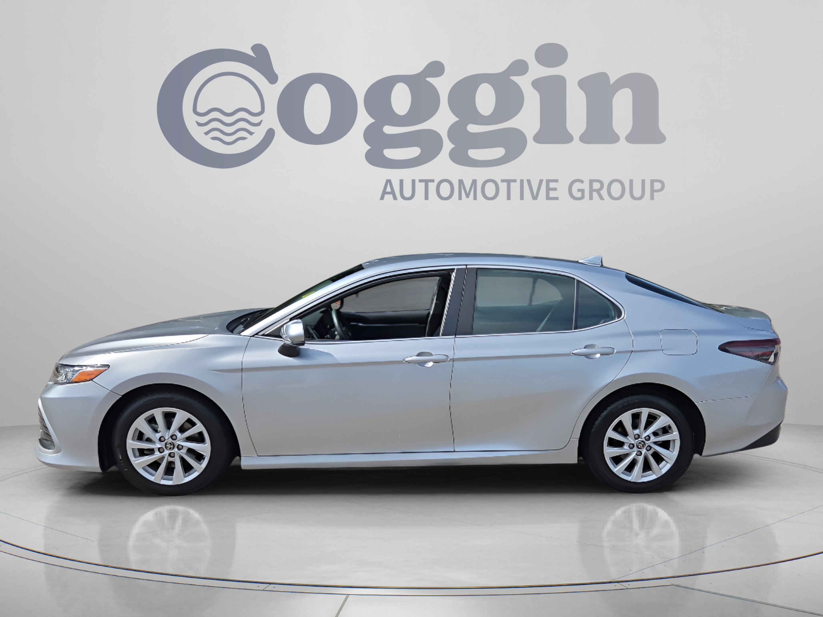 Used 2024 Toyota Camry LE FWD image 2