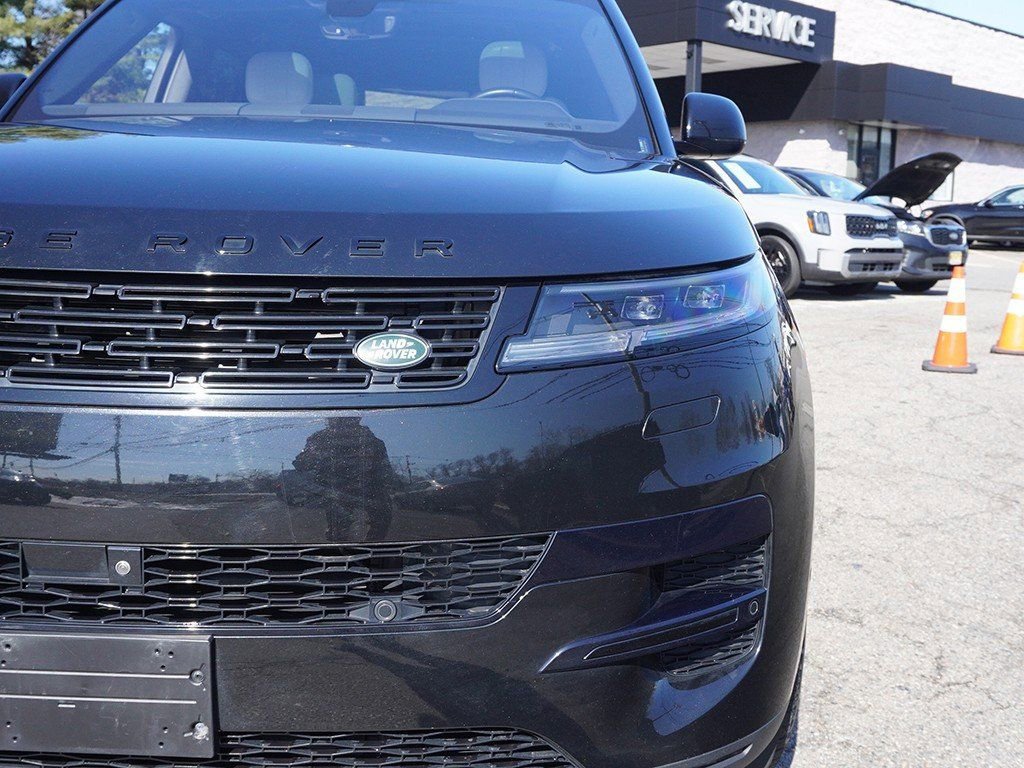 Used 2023 Land Rover Range Rover Sport SE image 17