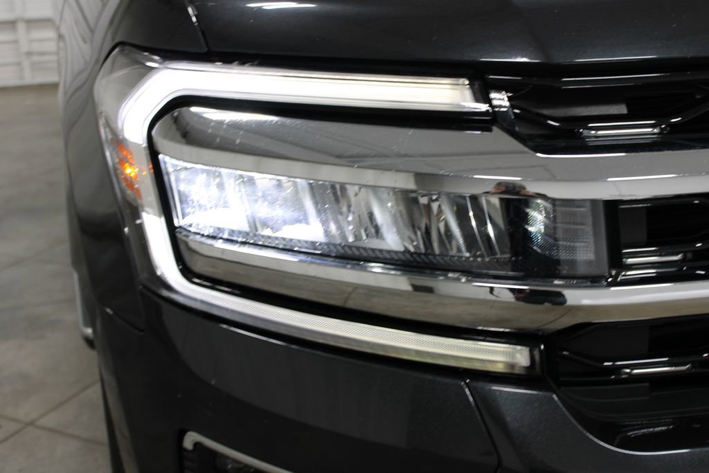 Used 2023 Ford Expedition Limited AWD/4WD image 16