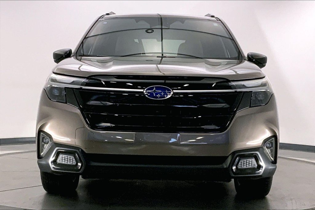 Used 2025 Subaru Forester Touring AWD/4WD image 2