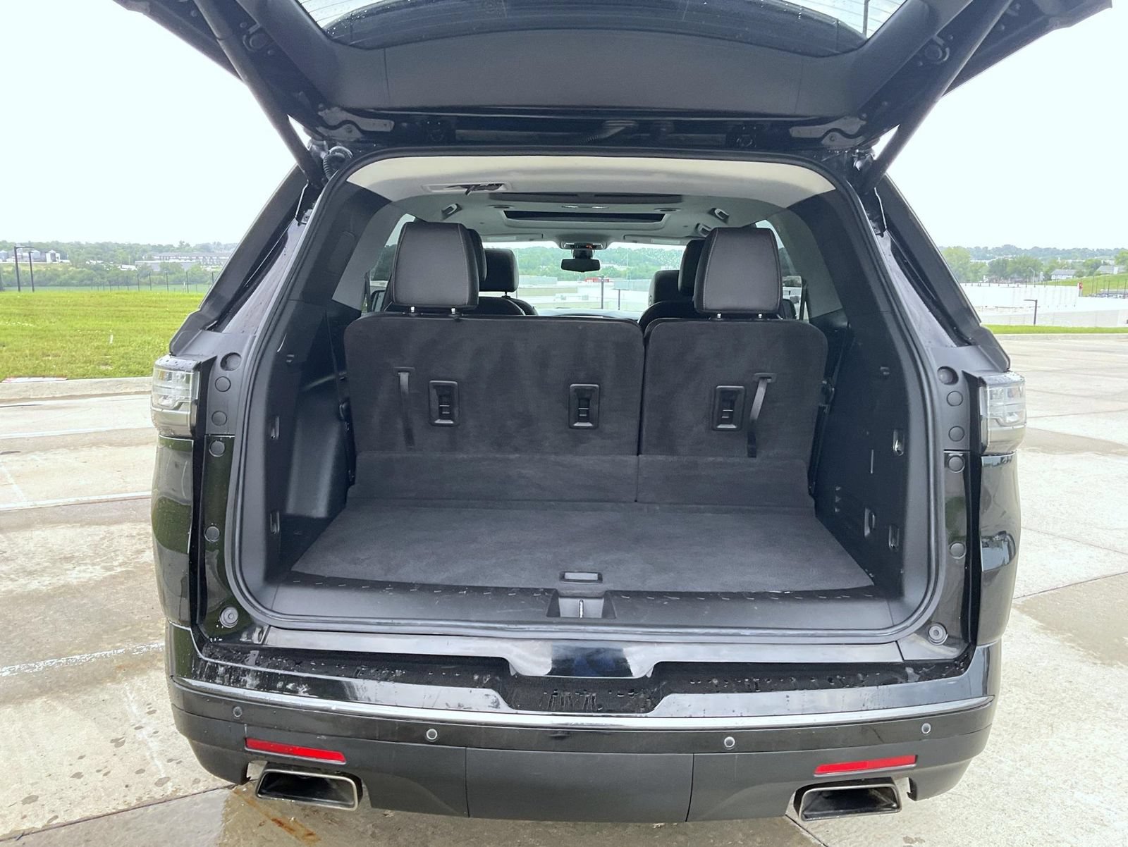 Used 2021 Chevrolet Traverse Premier w/ Redline Edition AWD/4WD image 9