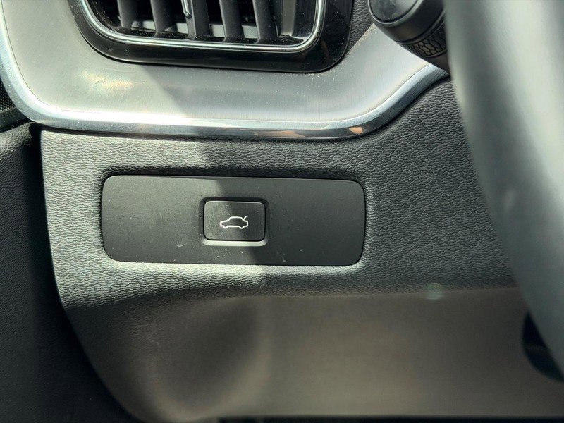 Certified 2023 Volvo XC60 B5 Core AWD/4WD image 18