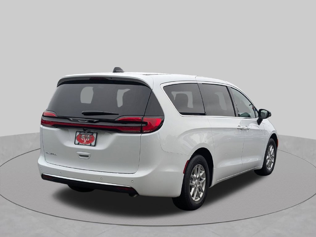 New 2027 Chrysler Pacifica Select FWD image 7