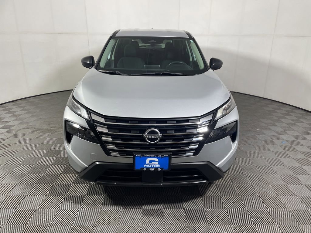 Used 2024 Nissan Rogue S FWD image 3