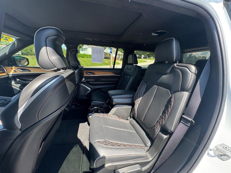 Used 2023 Jeep Grand Cherokee L Summit AWD/4WD image 13