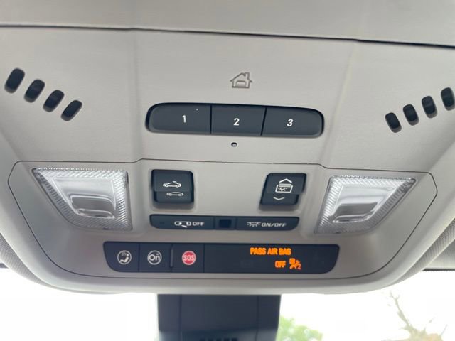 Used 2023 Chevrolet Equinox Premier image 34