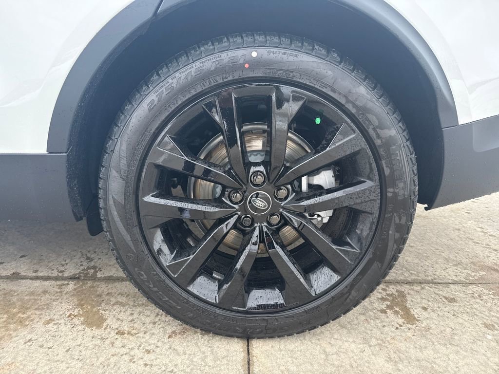 New 2026 Land Rover Discovery S image 25