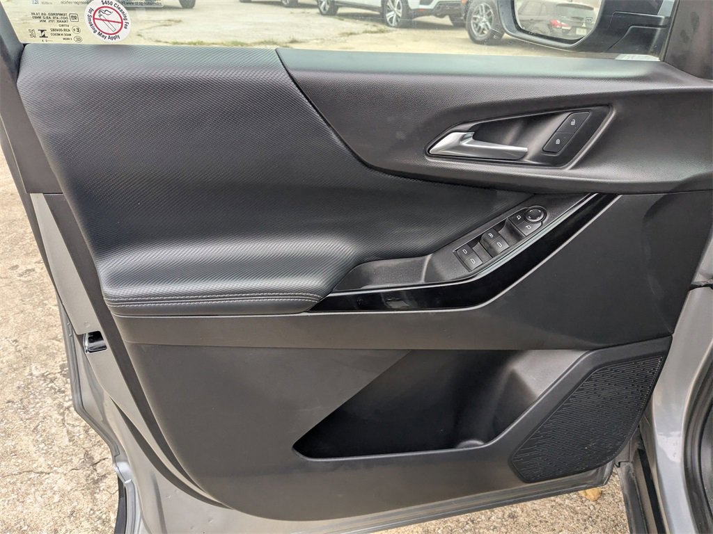 Used 2025 Chevrolet Equinox LT image 11