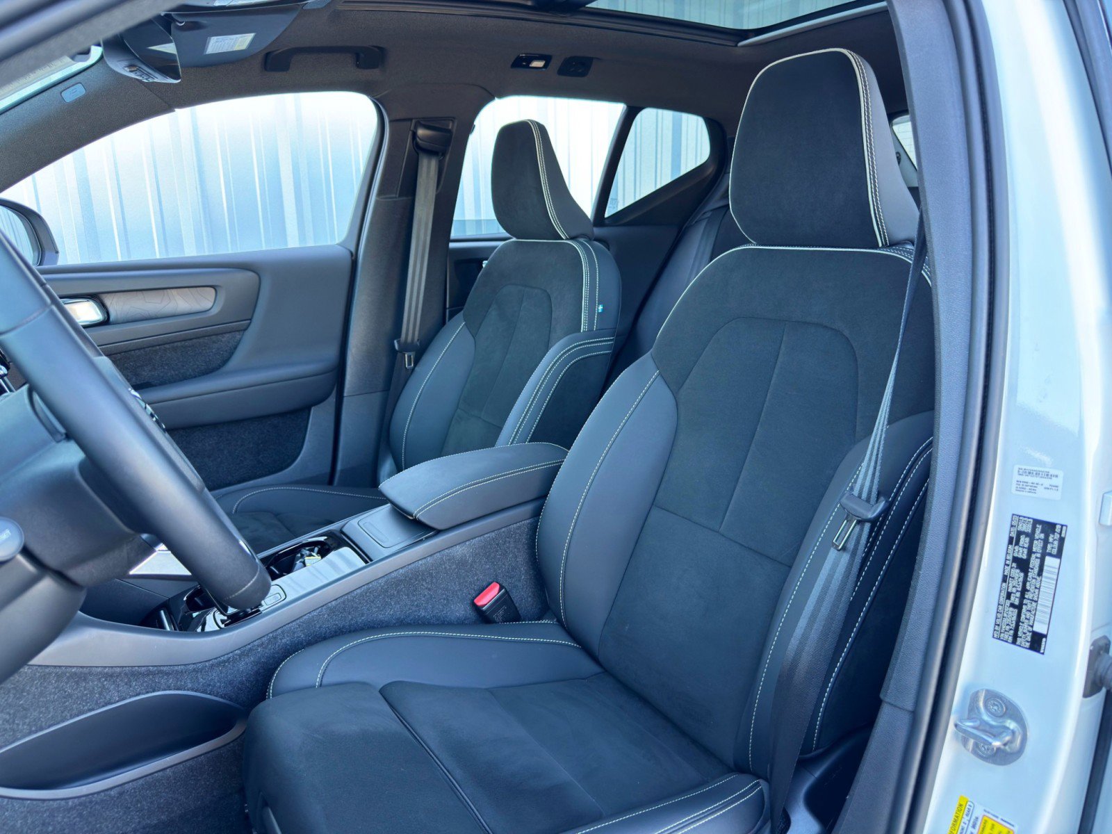 Used 2023 Volvo XC40 Recharge Plus w/ Protection Package Premier image 37