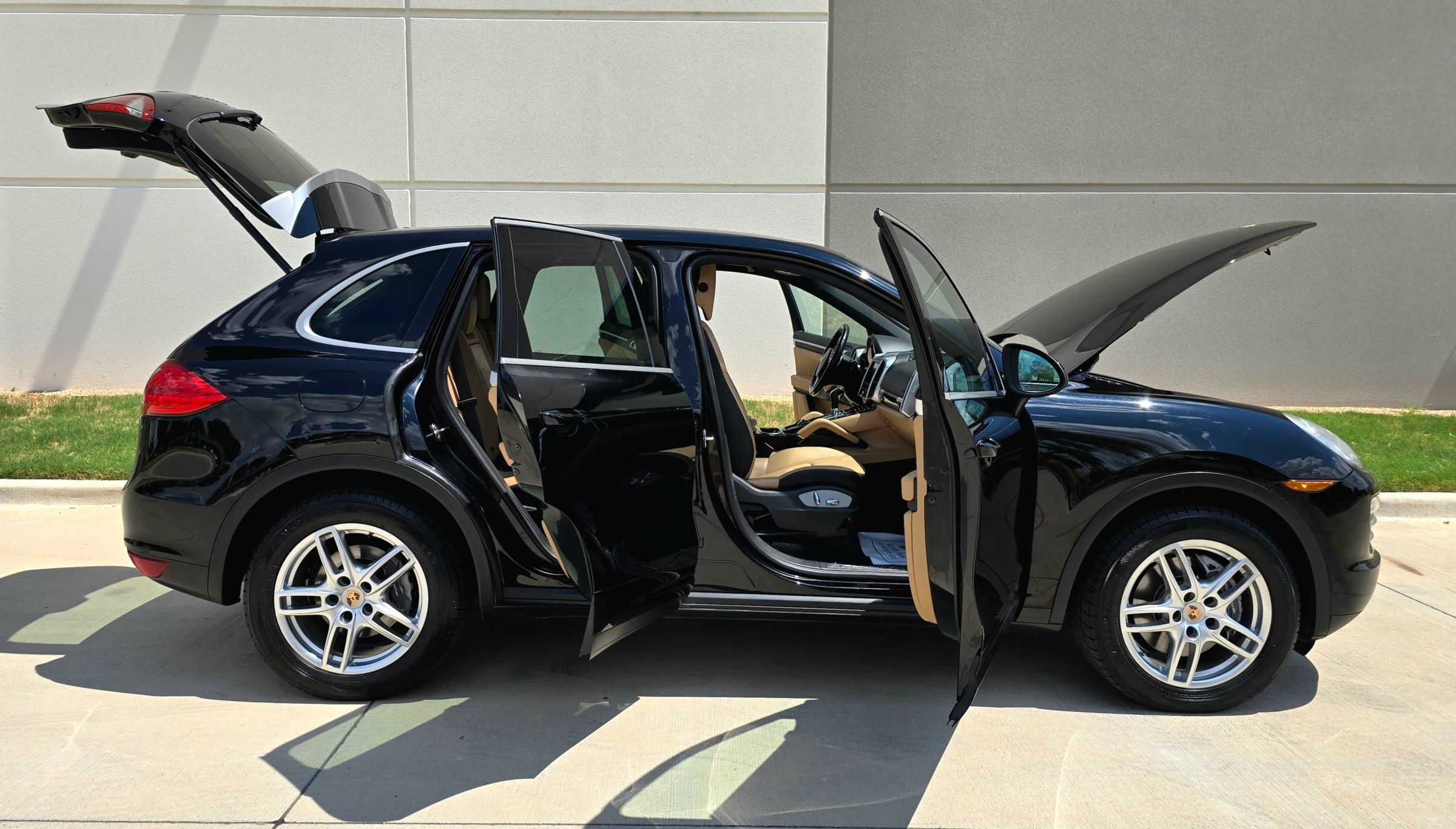 Used 2014 Porsche Cayenne Platinum Edition AWD/4WD image 15