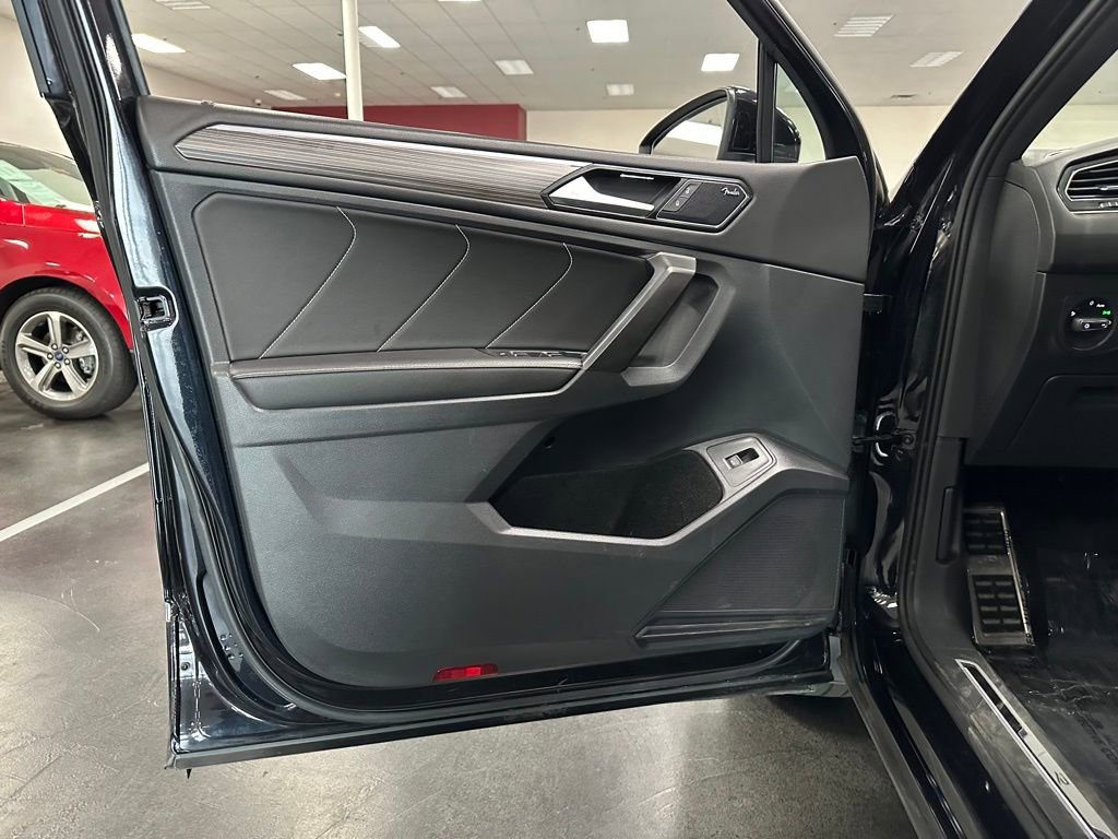 Used 2022 Volkswagen Tiguan SEL R-Line AWD/4WD image 13