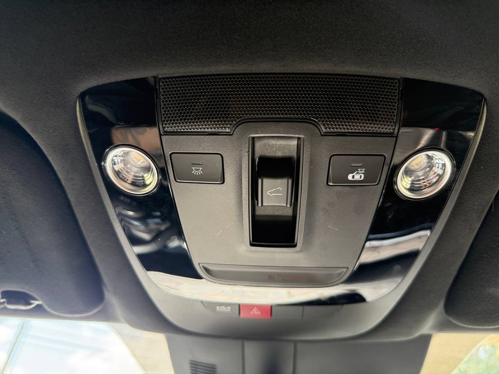 Used 2025 Kia Sorento SX Prestige AWD/4WD image 21