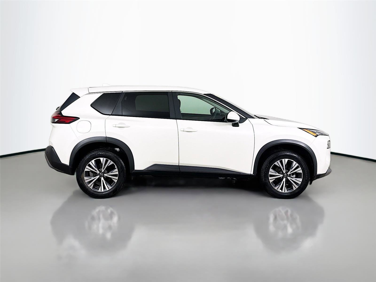 Used 2023 Nissan Rogue SV image 8