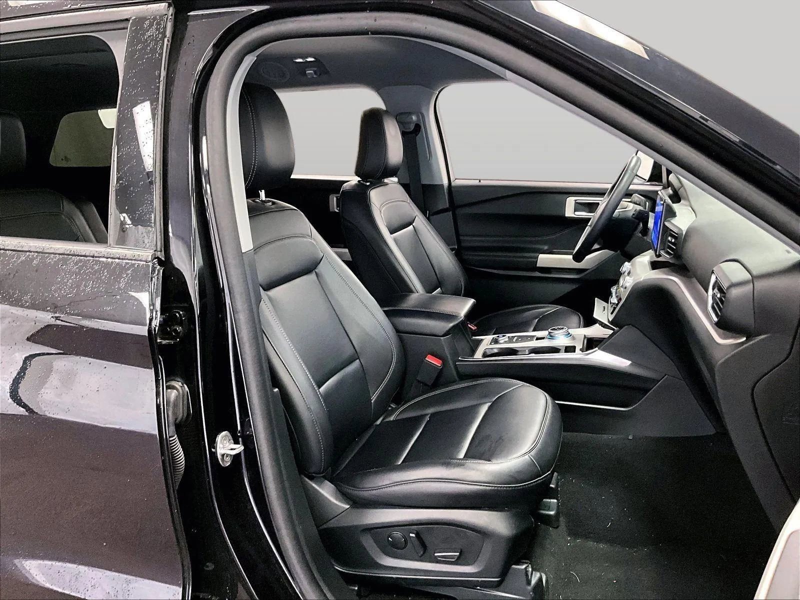 Certified 2024 Ford Explorer XLT w/ Equipment Group 202A image 7