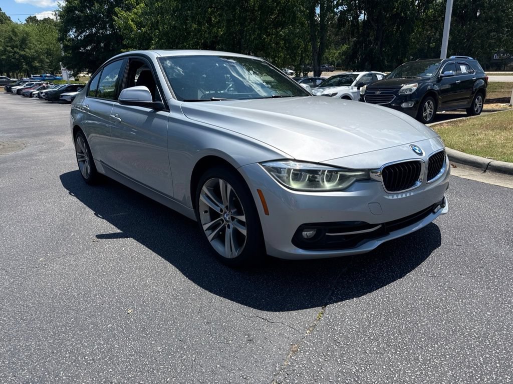 Used 2018 BMW 330i xDrive Sedan AWD/4WD image 7