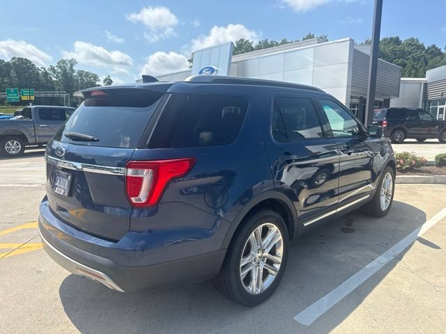 Used 2017 Ford Explorer XLT w/ Equipment Group 202A FWD image 9