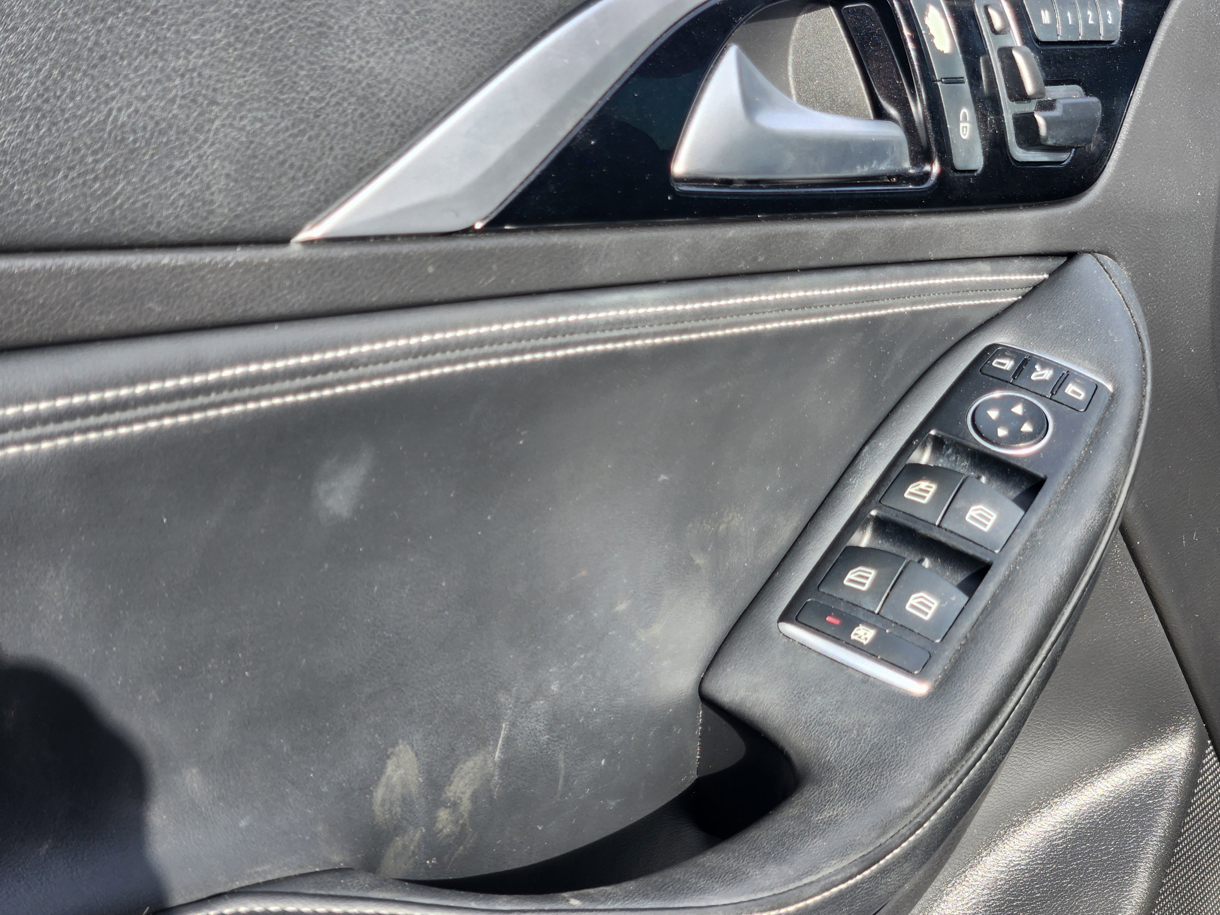 Used 2017 INFINITI QX30 Premium w/ Technology Package image 18