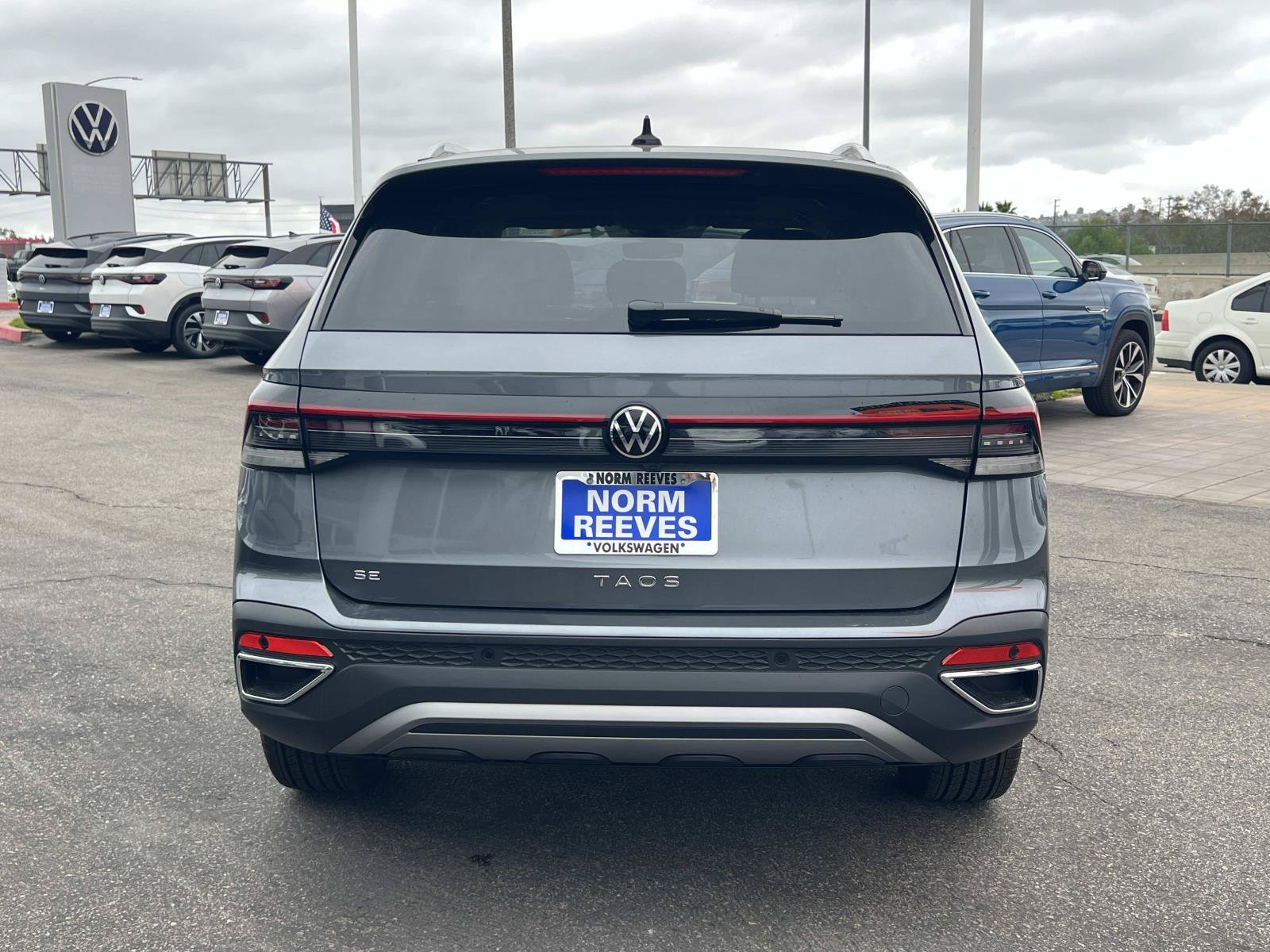 New 2026 Volkswagen Taos SE FWD image 25