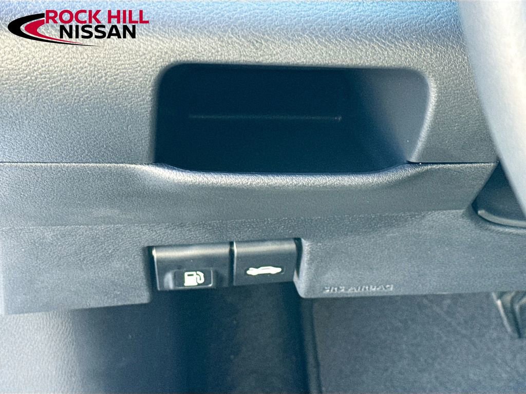 Used 2020 Nissan Kicks SR w/ SR Premium Package image 10