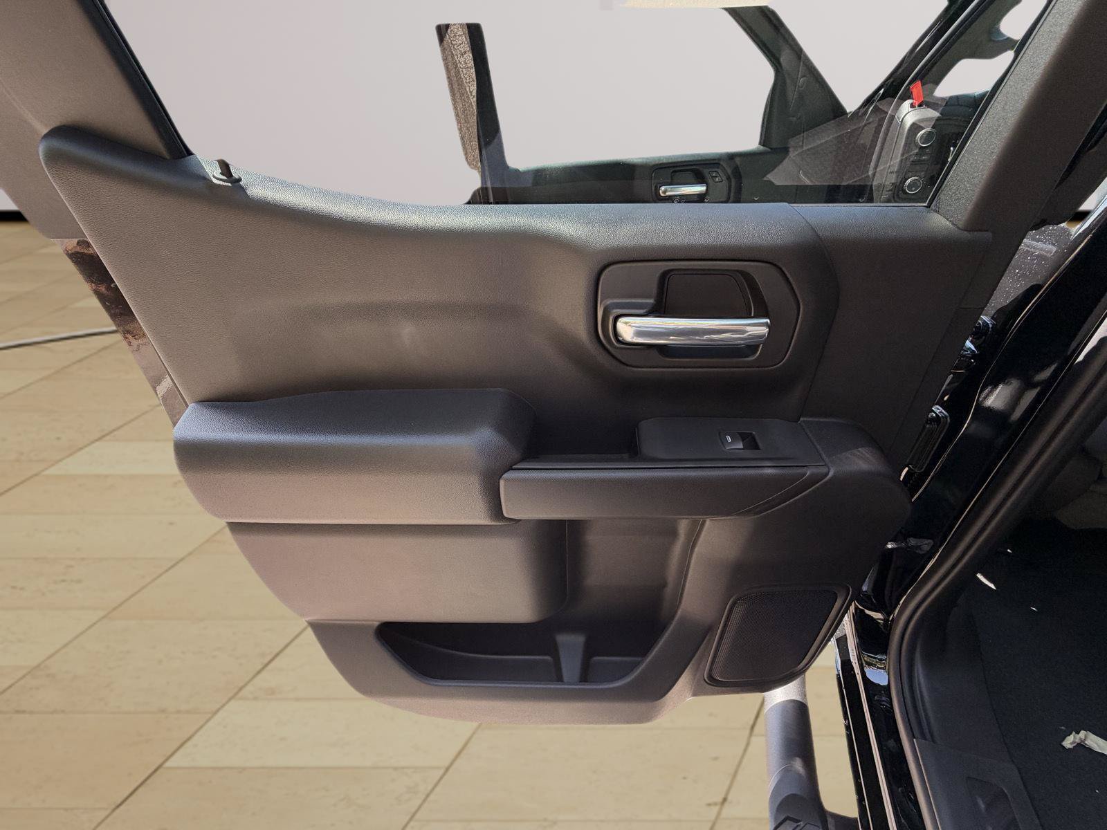 New 2026 Chevrolet Silverado 1500 Custom w/ LPO, Dark Essentials Package AWD/4WD image 18