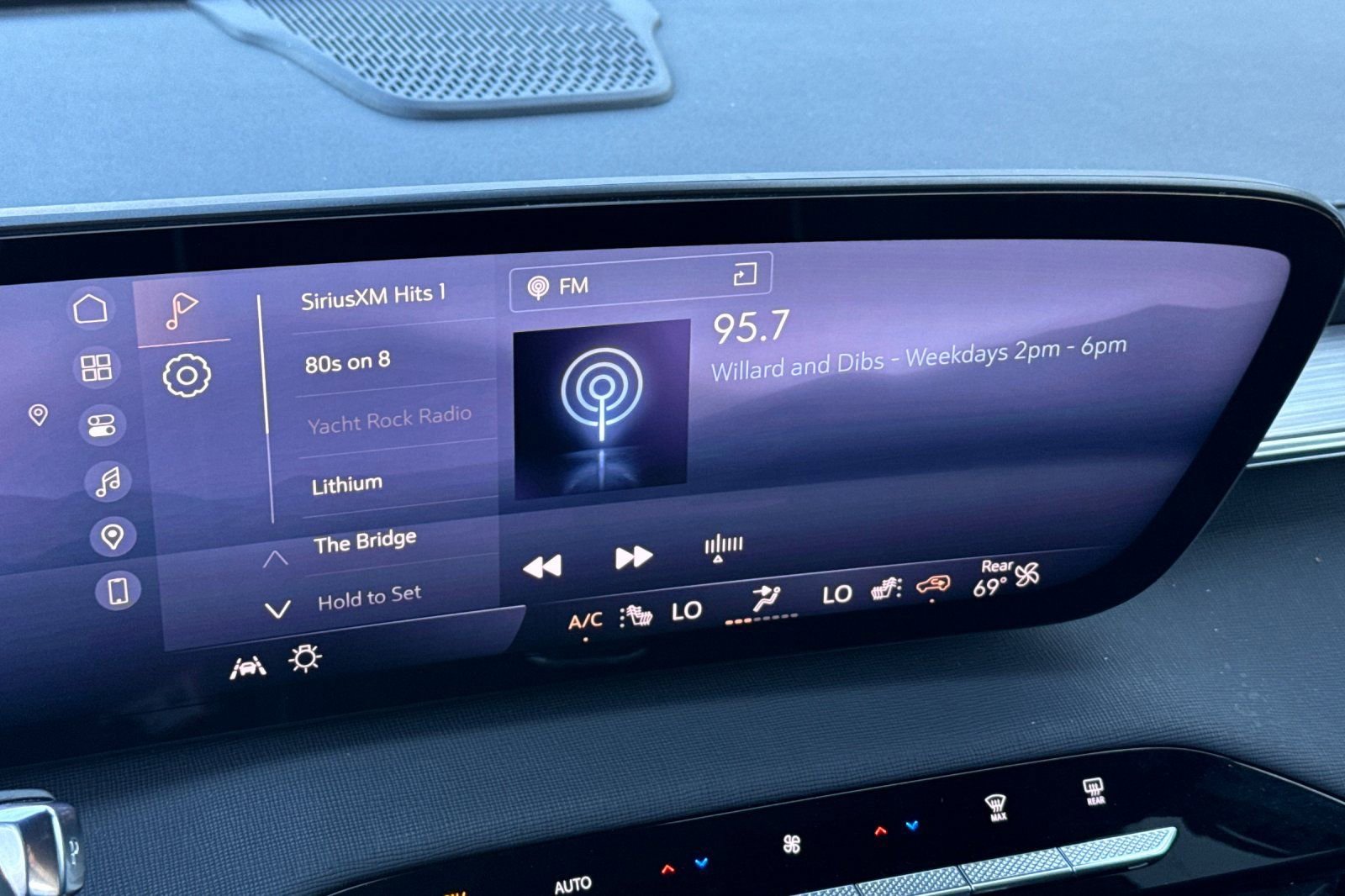 Used 2025 Buick Enclave Preferred image 24