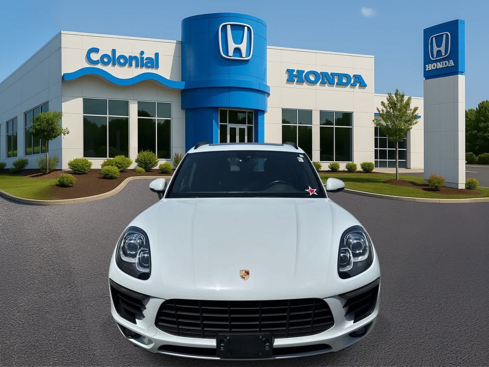 Used 2017 Porsche Macan AWD/4WD image 9
