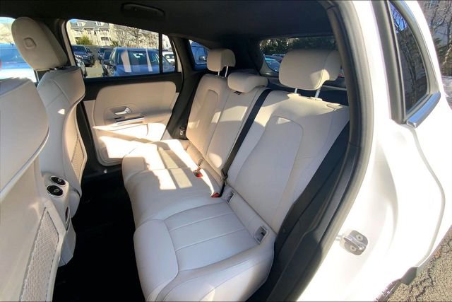 Used 2025 Mercedes-Benz GLA 250 4MATIC image 16