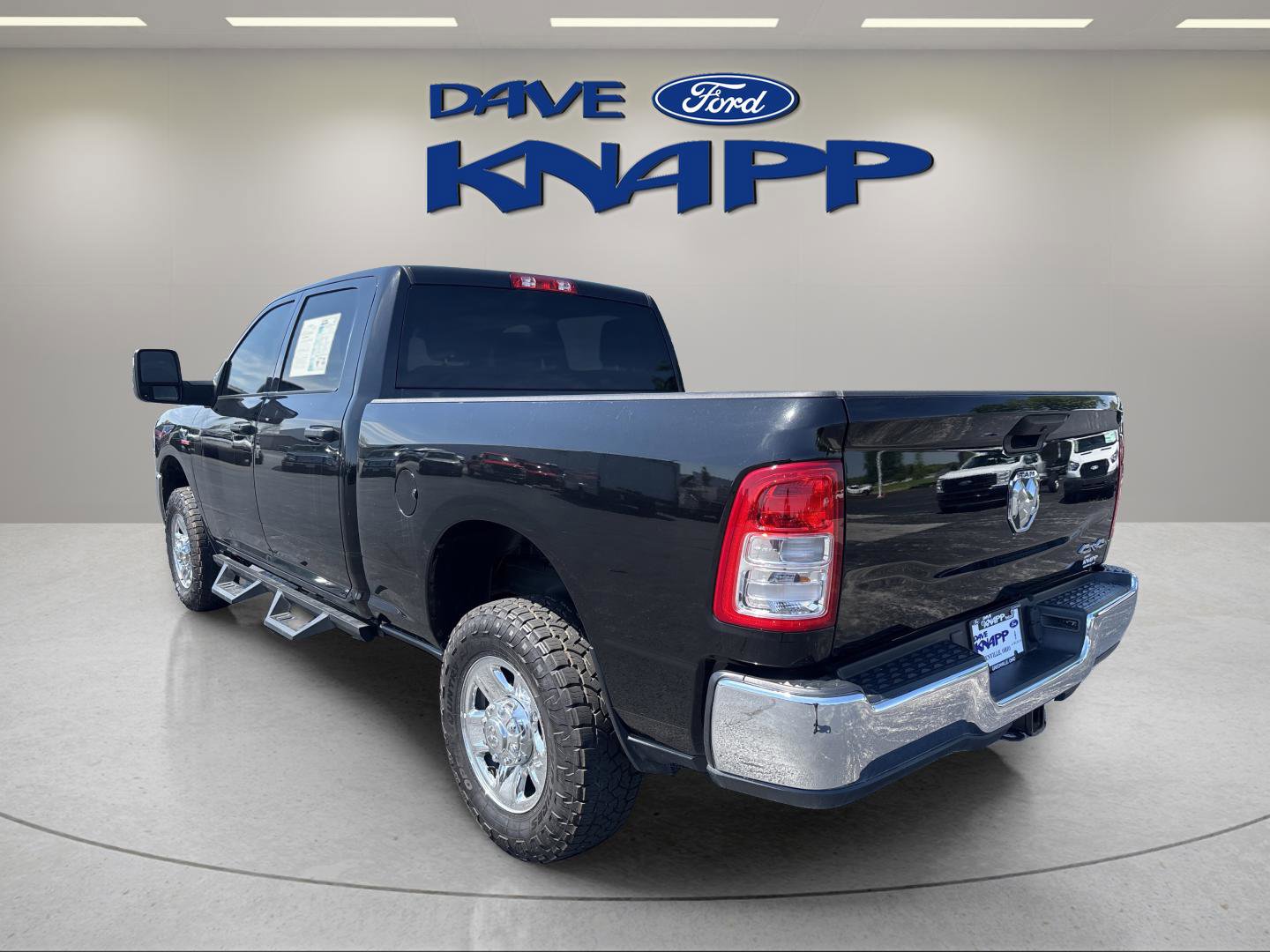 Used 2024 RAM 2500 Tradesman w/ Chrome Appearance Group AWD/4WD image 5