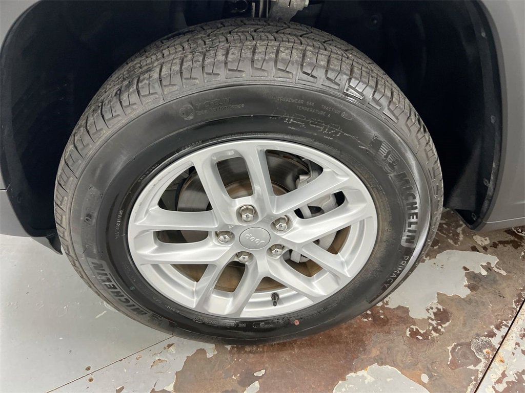 Used 2025 Jeep Grand Cherokee Laredo X w/ Luxury Tech Group I image 26