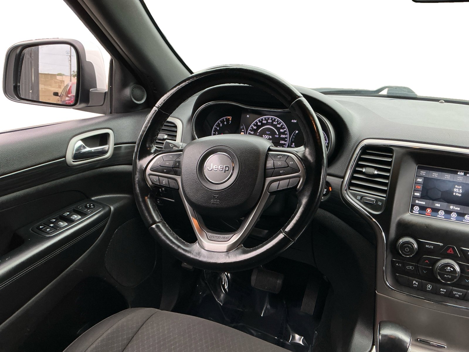 Used 2021 Jeep Grand Cherokee Laredo image 11