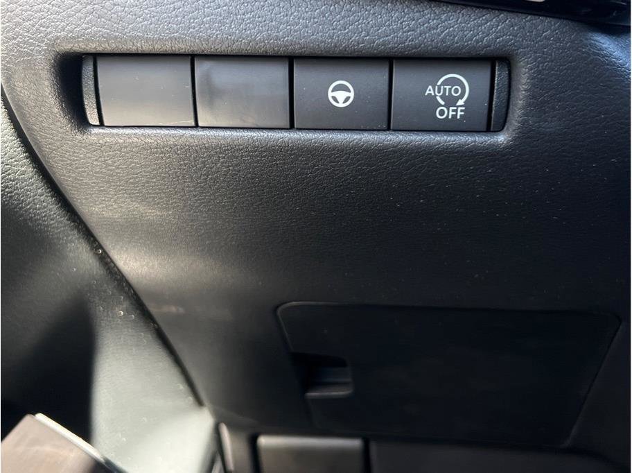 New 2025 Nissan Kicks SR FWD image 19