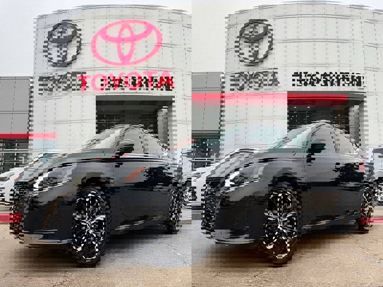 Used 2025 Nissan Altima 2.5 SR image 2