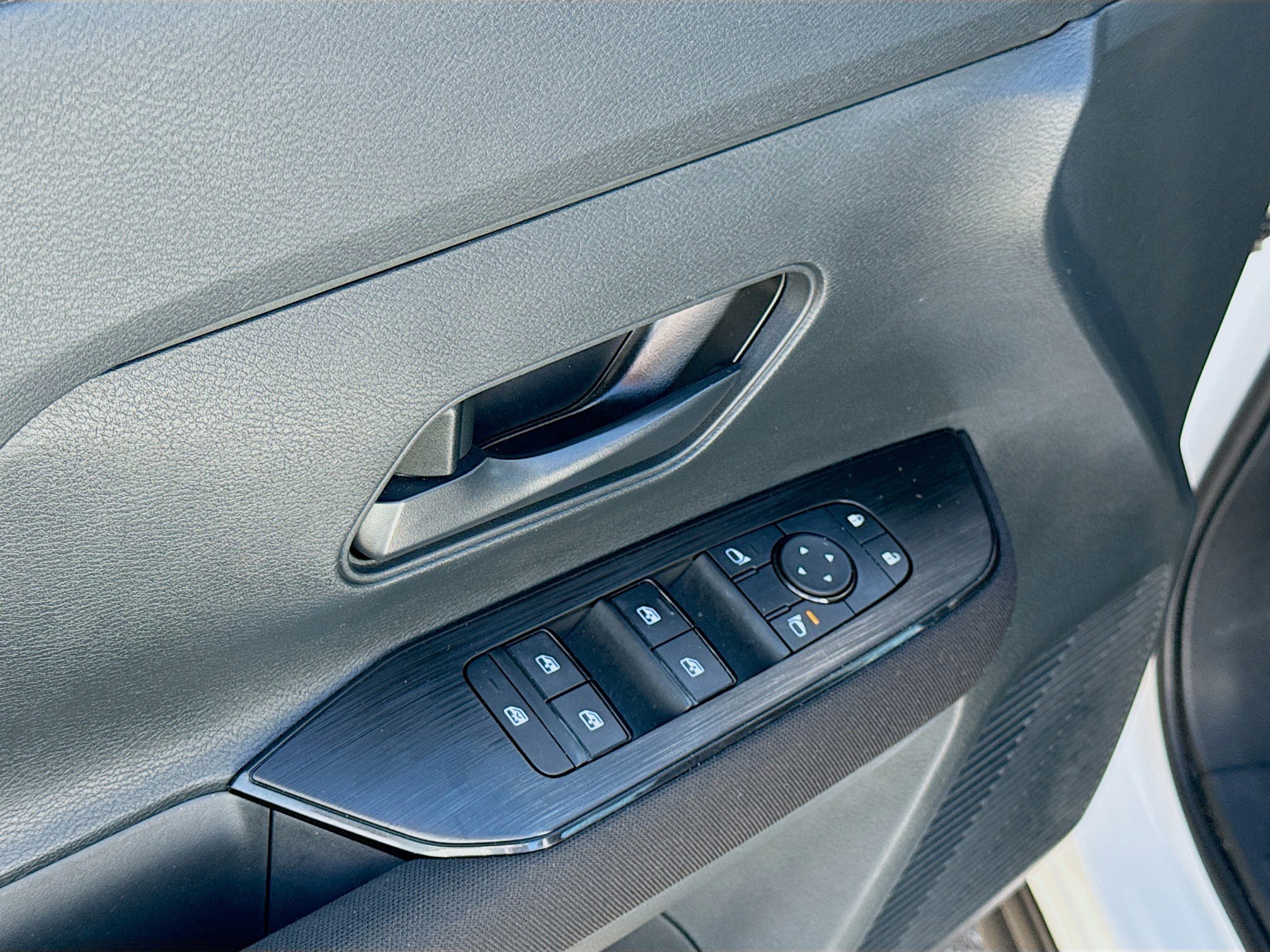 Used 2025 Nissan Kicks S image 21