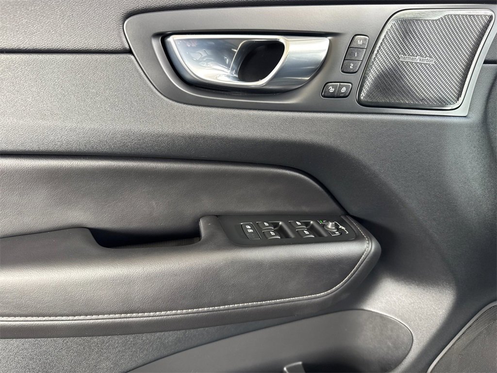 Certified 2023 Volvo XC60 B5 Ultimate w/ Climate Package image 10