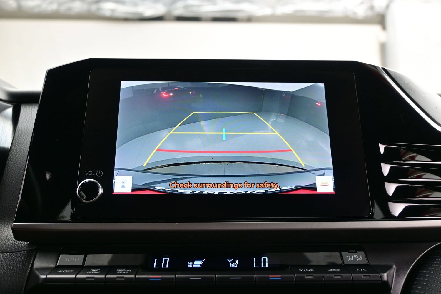 Used 2025 Toyota Camry SE FWD image 18