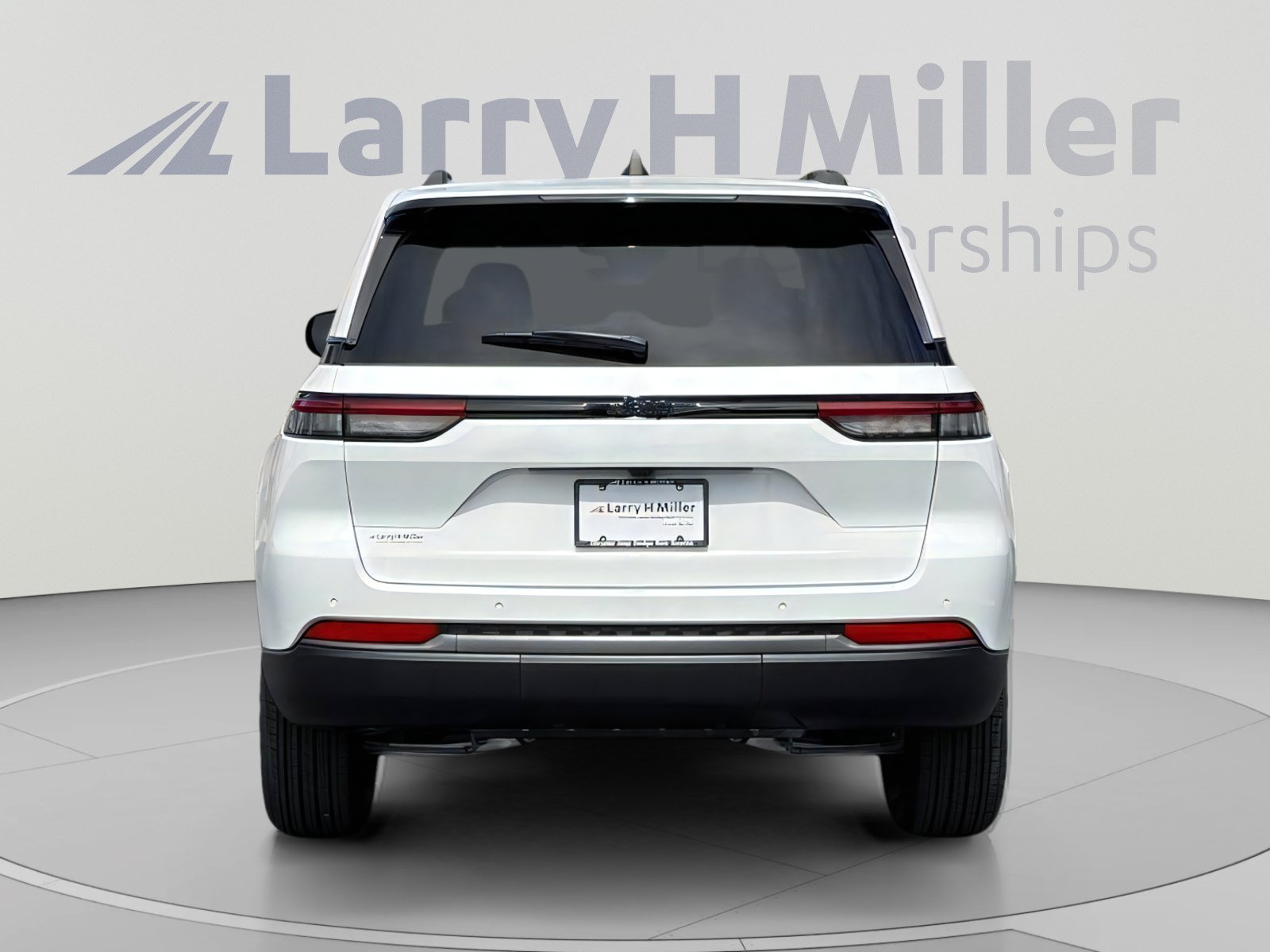 New 2026 Jeep Grand Cherokee Altitude RWD image 5